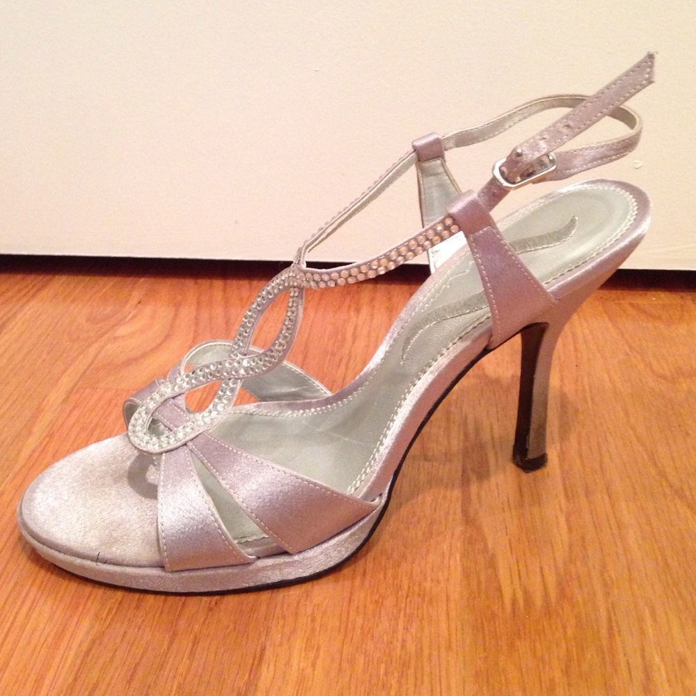 COPY - Nina designer heels, silver, 8M. Perfect for prom!